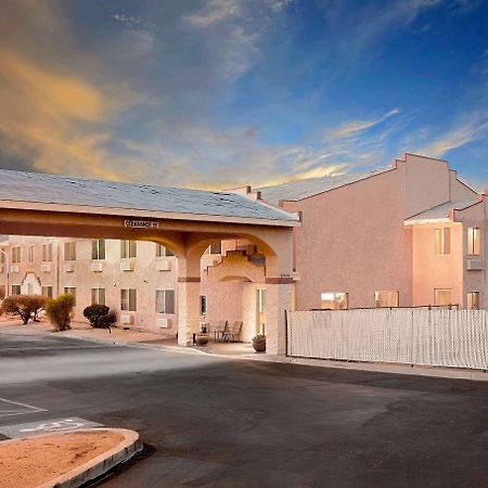 Super 8 By Wyndham Yucca Val/Joshua Tree Nat Pk Area Motel Yucca Valley Exterior photo